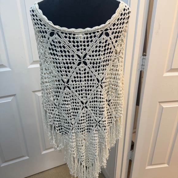 Vintage Off-White Crushed Poncho, Hazel  Brand– One Size M–XL – Boho Cozy Layer - Picture 4 of 5